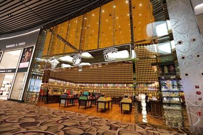 游走在巨型SHOPPINGMALL新加坡樟宜機(jī)場