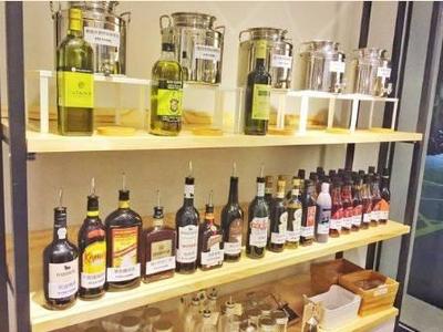 一對(duì)情侶開(kāi)的「無(wú)包裝食材店」:想買多少分量就買多少